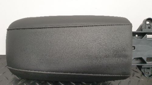 VOLVO V40 MK3 (525) 2017 5DR HATCH CENTRE CONSOLE ARM REST ASSEMBLY