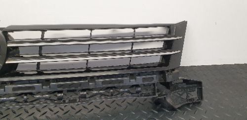 VW Touran 1T3 2011 Front Radiator Grille Black Chrome Moulding