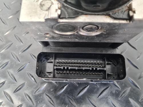 BMW X3 F25 ABS PUMP 6875411