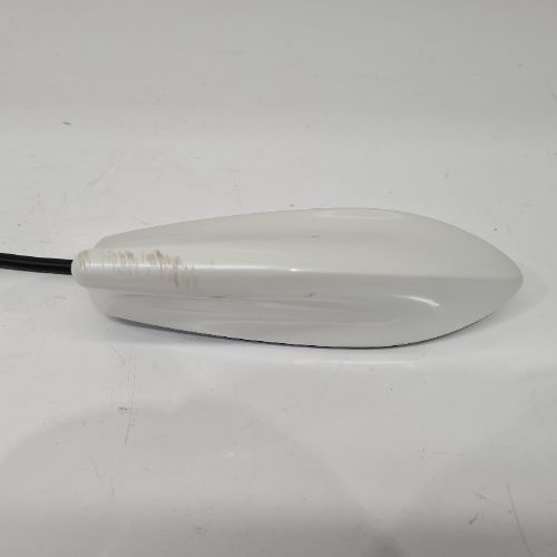 TOYOTA AURIS MK2 FL (AU8) 2017 GPS ANTENNA ASSEMBLY WHITE PEARL 070