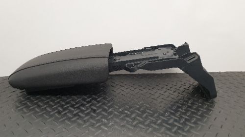 VOLVO V40 MK3 (525) 2017 5DR HATCH CENTRE CONSOLE ARM REST ASSEMBLY