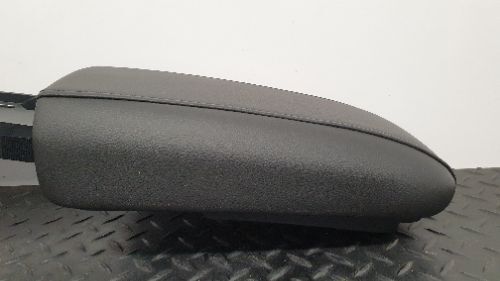 VOLVO V40 MK3 (525) 2017 5DR HATCH CENTRE CONSOLE ARM REST ASSEMBLY