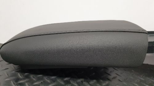 VOLVO V40 MK3 (525) 2017 5DR HATCH CENTRE CONSOLE ARM REST ASSEMBLY